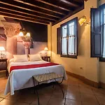Hotel Casa Del Capitel Nazari 3*