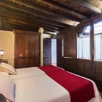 Casa Del Capitel Nazari Hotel